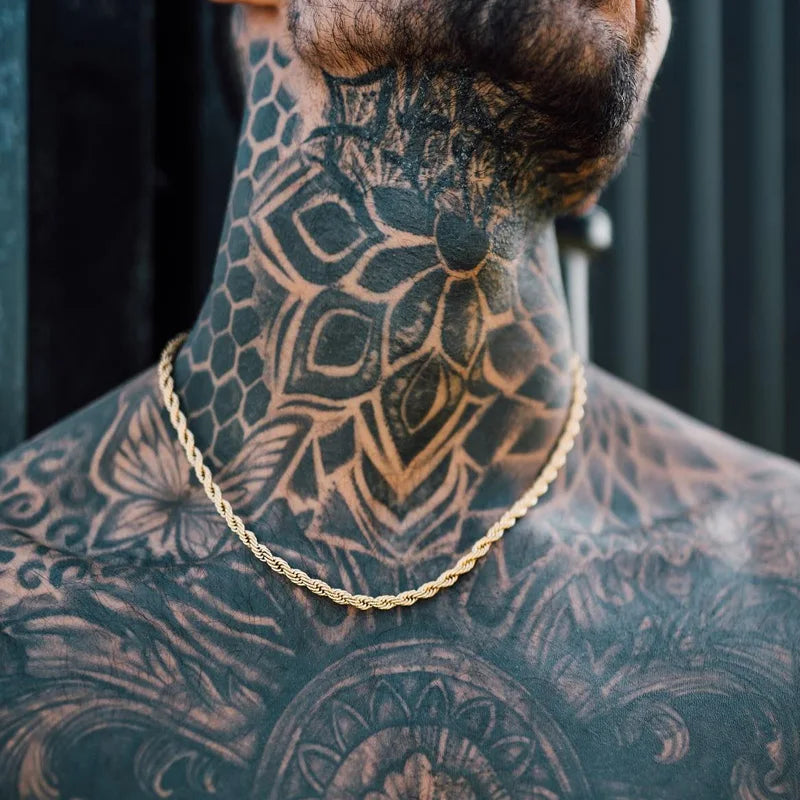 Colar Torcido em Aço Inoxidável